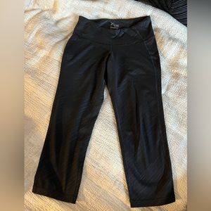 Old Navy Active black cropped workout leggings. Size S.
